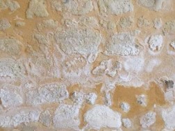 Texture de mur en pierre travaillée par Esprit Façades, Façadier dans l'Orne.