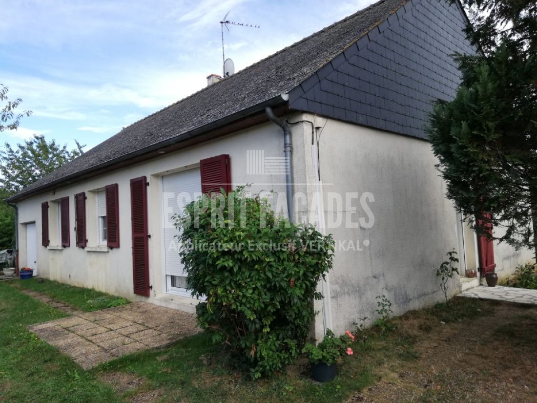 Façade d'une maison rénovée par Esprit Façades, façadier dans l'Orne.